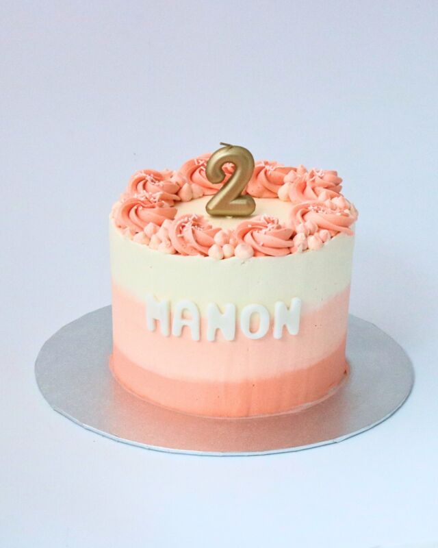 Hop layer cake pêche pour Manon ❤

Merci à sa maman pour la confiance 🌈

 #cakeideas #cakedesignerparis #cakedesignparis #Fontainebleau #cakedesigner #seineetmarne77seineetmarne77 #Melun #cakedesignerseineetmarne #cakedesigner77 #birthdaycelebration #cakewithlove #layercake #pinklayercake