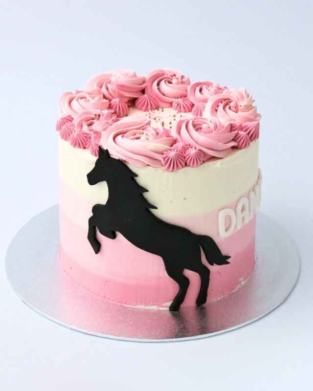 Dernière commande pour une amoureuse des chevaux ☺️

Merci Sabrina pour ta confiance 🥰

 #cakeideas #Fontainebleau #cakewithlove #cakedesignerseineetmarne #cakedesignerparis #Melun #birthdaycelebration #cakedesignparis #seineetmarne77seineetmarne77 #cakedesigner77 #pinklayercake #cakedesigner #horsecake #horsecakes #horsecake🐴